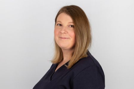 Julia Hergovits-Heckenast, pharmazeutisch-kaufmännische Assistentin der Schutzengel Apotheke Donnerskirchen