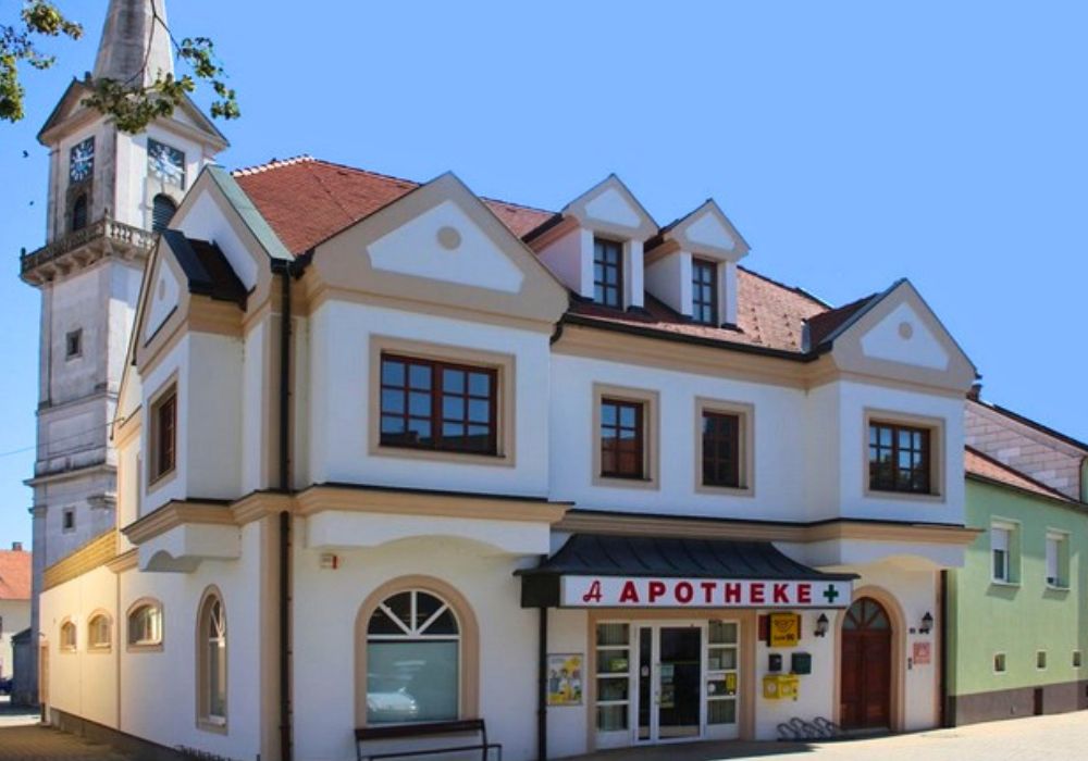 Außenansicht der Filiale Schutzengel-Apotheke in Purbach am Neusiedler See